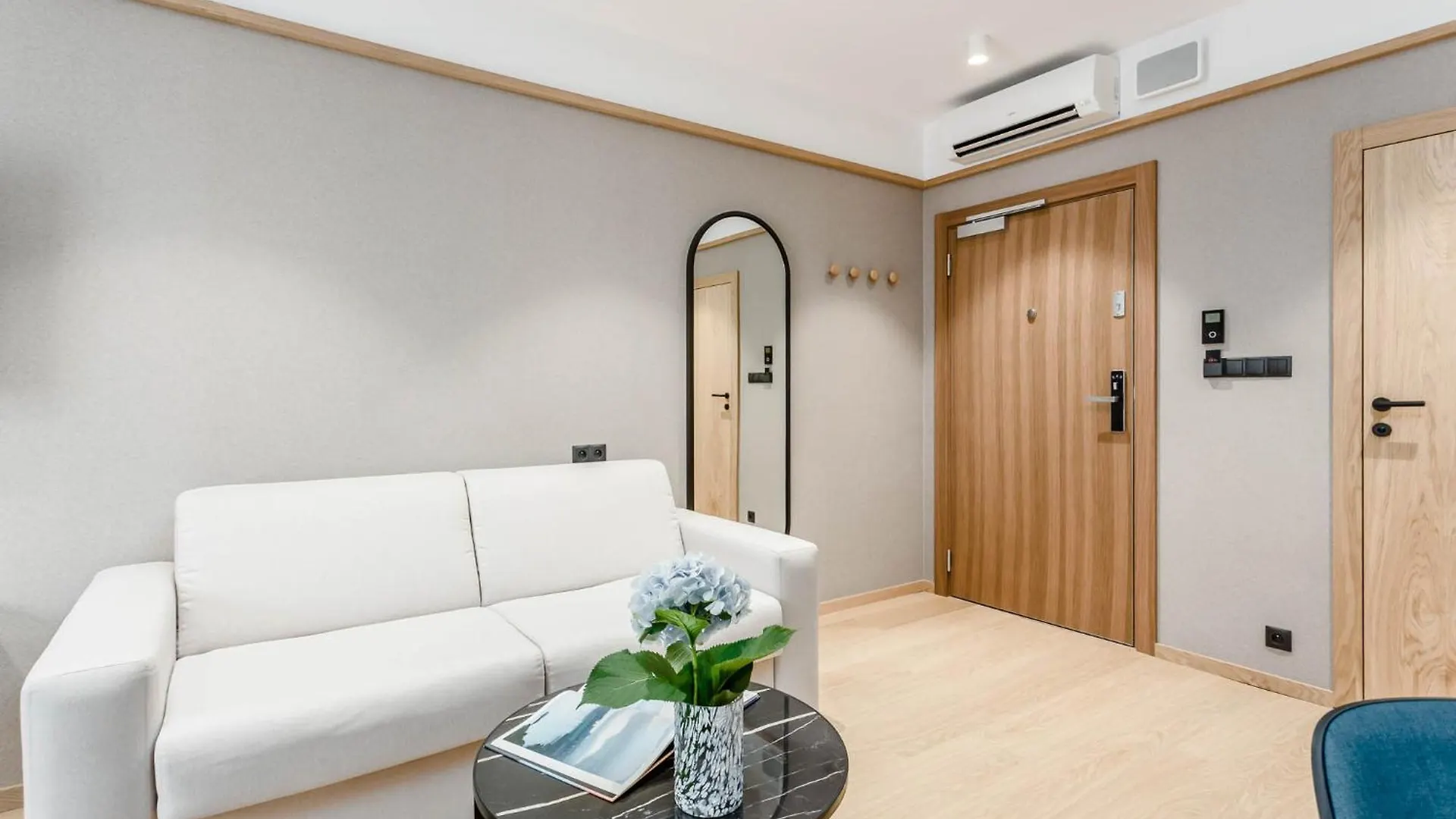 Deo Plaza - Apartamenty W Sercu Gdanska By Rent Like Home 0*, Danzica