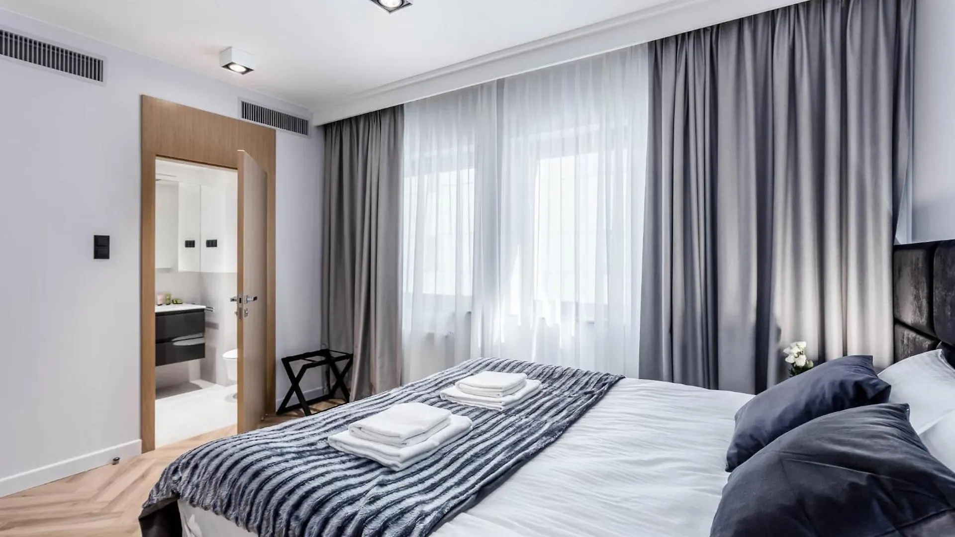 Apartment Deo Plaza - Apartamenty W Sercu Gdanska By Rent Like Home Polen