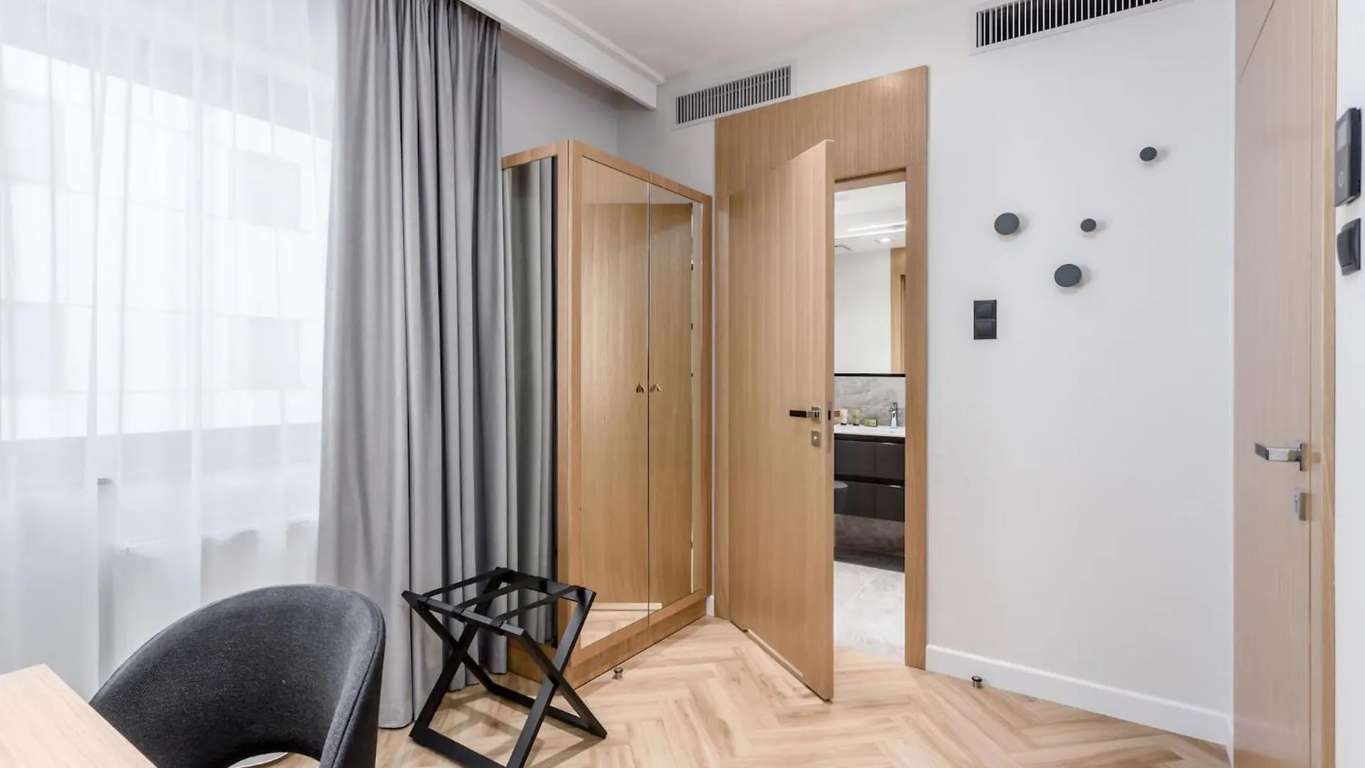Deo Plaza - Apartamenty W Sercu Gdanska By Rent Like Home 0*, Gdansk Poland